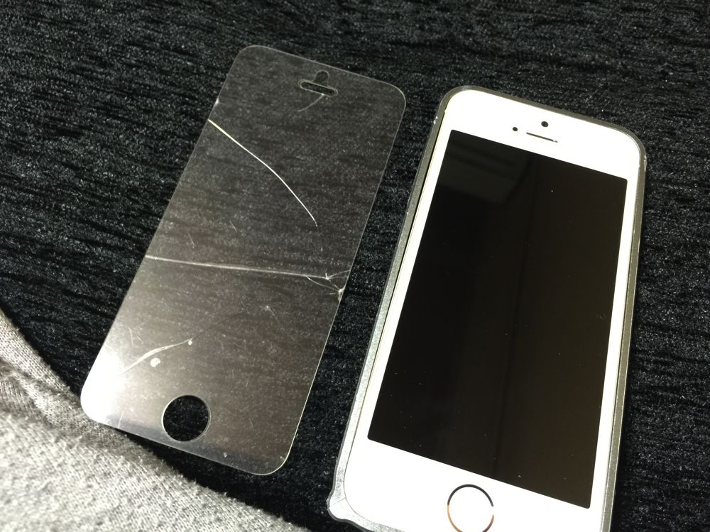 iPhone_Glass_Broken2